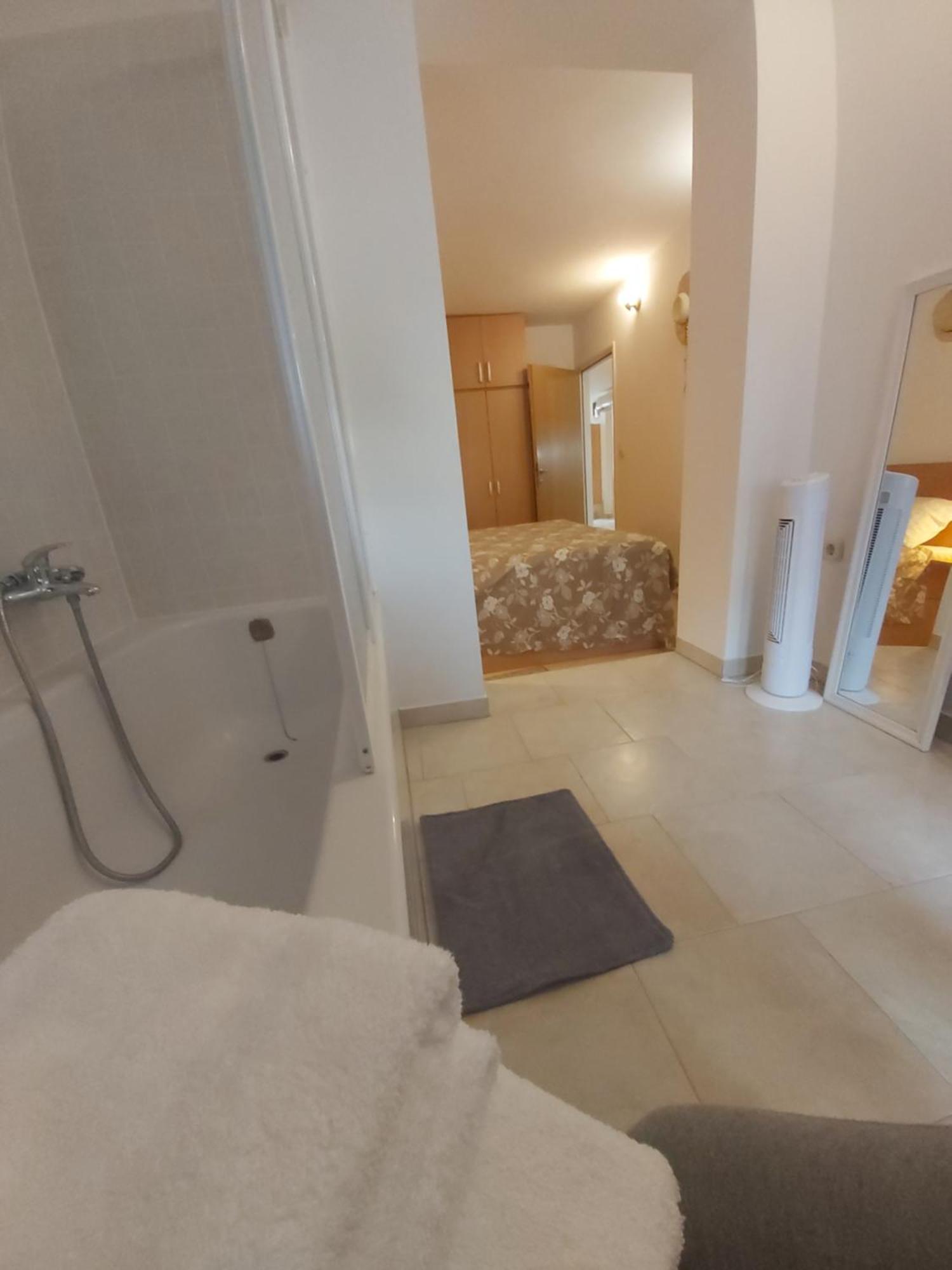 Apartman Luce With Shared Pool Zadar Ngoại thất bức ảnh